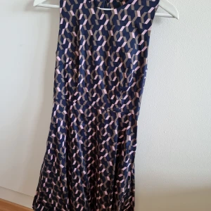 Klänning från Stockholm. Storlek xs - Använd med kärlek. Storlek xs. I väldigt bra skick 