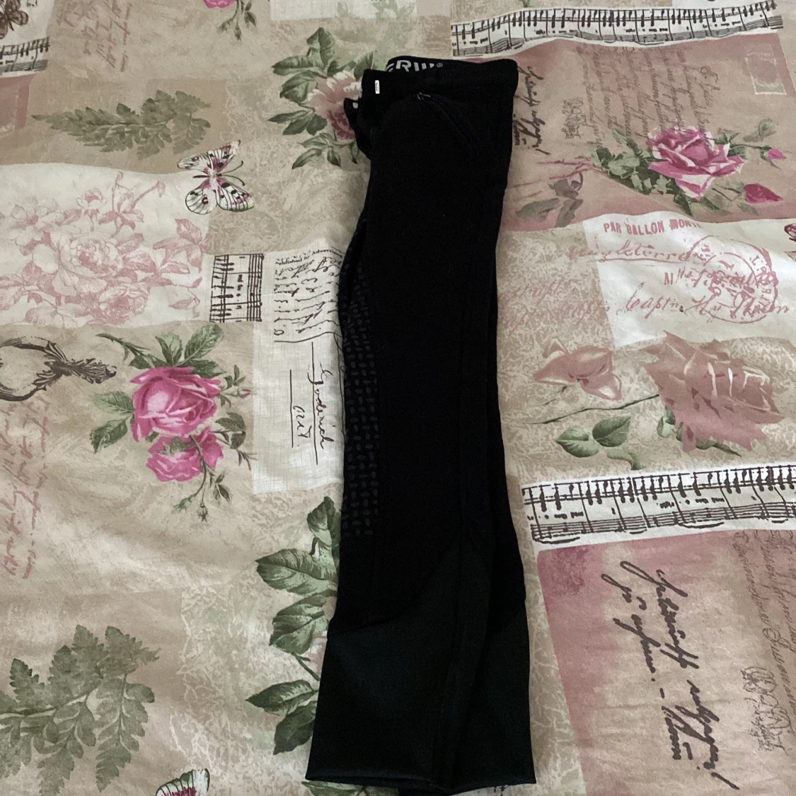 Säljer dessa svarta ridbyxor har bara använt 2 gånger storlek 140 - 91