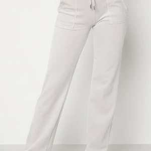 Juicy countore byxor - Säljer dessa då dom blivit för små och inte kommer till användning, som nya i skicket! Storlek XS, pris kan diskuteras 