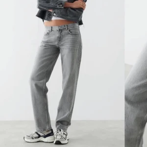 Grå Gina jeans - Säljer dessa skitsnygga Gina jeansen i storlek 36 eftersom många var intresserade🤍Bara använda sparsamt i våras så de är i väldigt bra skick
