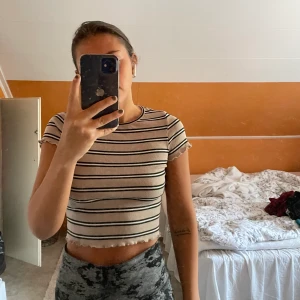 Topp - Denna topp är endast använd någon enstaka gång och är stretchig. 