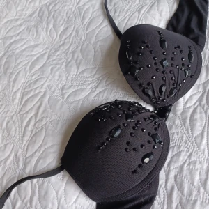 Glittrig bh - Jättefin och glittrig bh. Skimmrar mer än det syns på bildern 😍😍😍