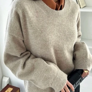Stickad tröja  - Stickad beige/grå tröja💕 (lånad bild) storlek S men väldigt oversized så passar M med ❤️