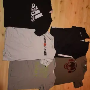 En Adidas t-shirt, en Jack n jones t-shirt, en nike jumper och två random cringe 