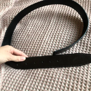 Svart skärp  - Svart skärp UTAN NÅGON BERLOCK! frakt tillkommer på 27kr.