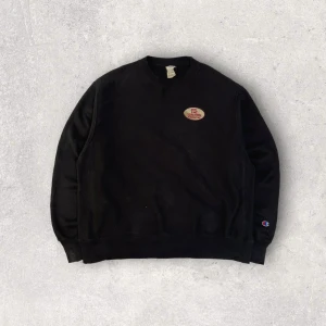 Champion Sweatshirt - 00’s - PTP: 69 cm, length: 75 cm. If you are interested in the item please DM first. 