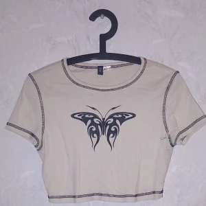 Fjärils crop-top - Sällan använt :>
