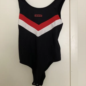 Levi’s body  - Superfin body! använd flera gånger, men i bra skick utan defekter. 