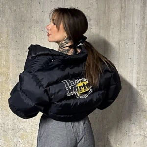 DR MARTENS VINTAGE PUFFER JACKET - Intressekoll på denna raritet: DR martens pufferjacka från 90talet! Köpt här på plick för 2000kr. Passsar dom flesta storlekar beroende på hur man vill att den sitter