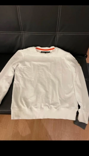 Moose knuckles  - 9/10 skick värd 2600kr men säljer för 2000kr storlek m 