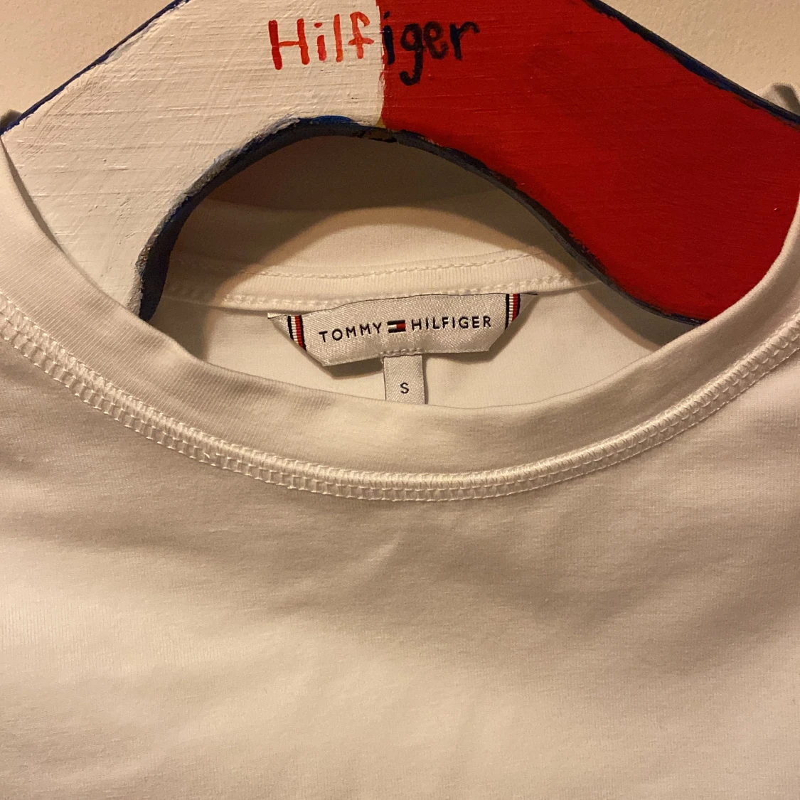 Oanvänd Crop top från Tommy Hilfiger! - 90
