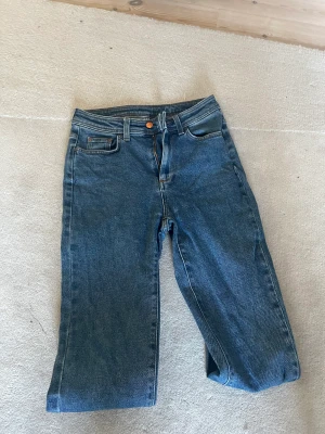 Rodebjer jeans  - Säljer mina fina blåa rodebjer jeans, modellen är Viktoria! De är i mkt bra skick 