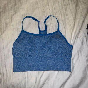 ICIW sportbh - Säljer min tränings bh från ICIW. Den är i storlek XS och är bara använd 1 gång och är iprincip i nyskick. Nypris: 399kr Säljer för: 150kr