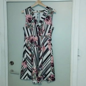 Finklänning  - Från sisterspoint  Nyskick 