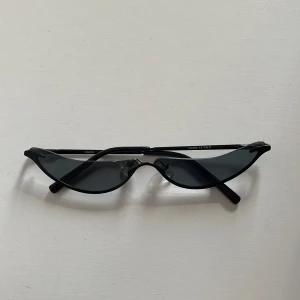 Smala Glasögon  - Säljer ett par smala glasögon. Jag fick den från en vän. 