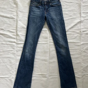 Crocker Jeans  - Snygga Crocker jeans med en bootcut/ straight passform och en dark wash❤️‍🔥 Midjemått: 64 Längd: 97 Innerbenenslängd: 79