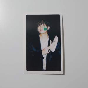 🌸BTS🌸 Bts lomo card Butter: Taehyung. I nyskick och superfin, passar till att ha i genomskinliga mobilskal eller som dekoration av ditt val. 20 + frakt💕 Ej pc. Skickar bild innan jag postar. Frakten för icke spårbar: 15 kr 