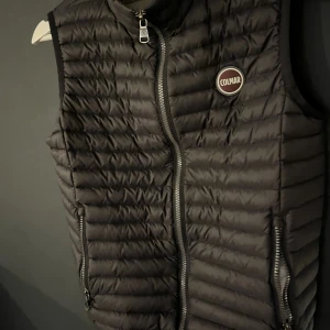 Svart Colmar väst - Colmar väst svart i bra skick storlek 152 men sitter som en xs 