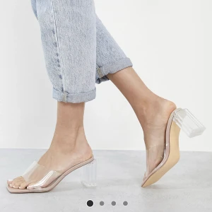 Klackskor - Säljer dessa superfina klackarna från asos i storlek 38! Helt oanvända, säljer för de är för små och returtiden har passerat! (Bilderna är från asos hemsida)