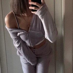 Mjukisset  - Ljuslila mjukissett i gott skick som endast ligger och tar plats i min garderob. Frakt tillkommer och betalning sker via Swish 🤍 (189:- med frakt)