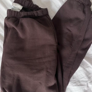 Mjukisbyxor - Sweatpants från Gina Tricot, strl M. Knappt använda, säljer för 100! 