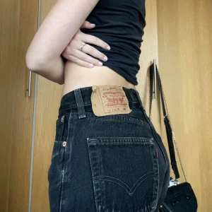 Levi’s jeans  -  Levi’s jeans som inte är använda, då dem är för små och jag fick dem som present- kommer därför inte till anvdäning.  Nypris - runt 1200kr Ställ frågor!😊