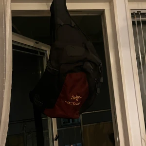 Arcteryx sling bag - Köpt för 3900