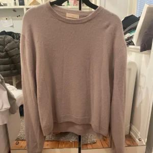 Kashmirtröja  - Mysig tröja i Kashmir, nästan oanvänd<3 Köpt för 1000 kr🥰