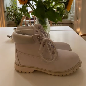 Timberlands!  - Vita timberlands i 38, fint skick