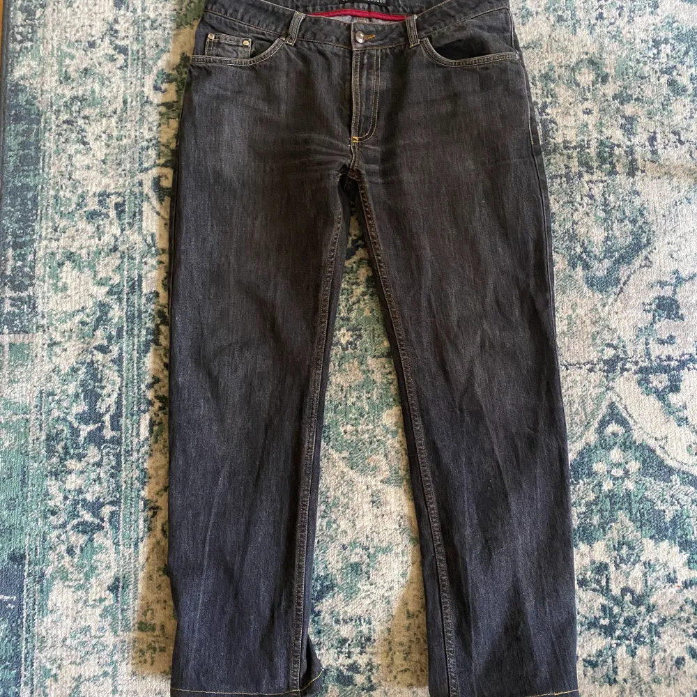 Oscar jacobson jeans, sköna och pösiga och as najs färg. passar någon  som är 165-175. Jeans & Byxor.