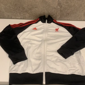 Liverpool tröja gammal  - Snygg gammal Liverpool tröja  Skick 9-10