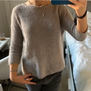 SÖKER - Söker denna tröjan från zara💞💞LÅNAD BILD💞