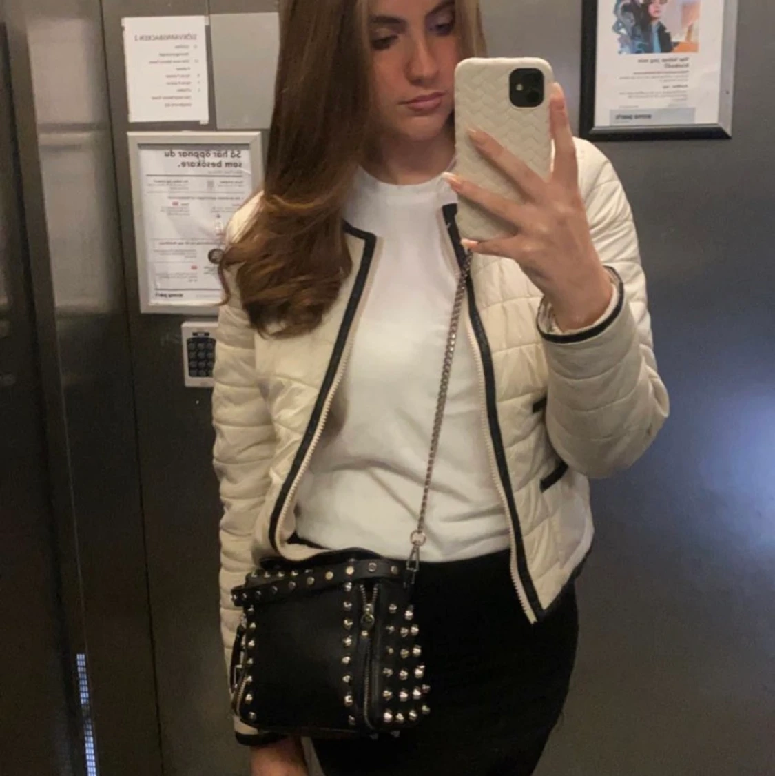 väska med nitar - 91