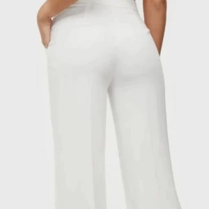 Vita kostymbyxor M - Storlek M från Nelly.com vita kostymbyxor 