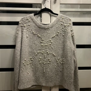 Zara - Stickad grå tröja från zara. Köpt för cirka ett år sedan. Köpt för 399kr