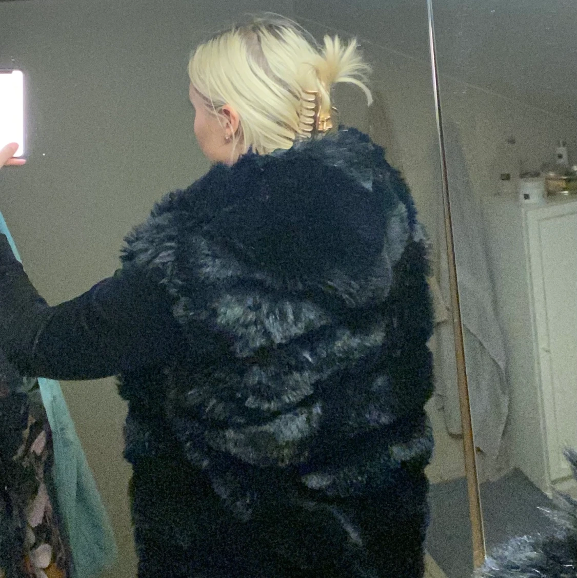 Svart pälsväst  - 90