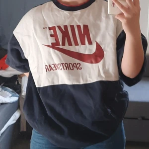 Nike tröja - Nike tröja, köpt second hand men inte kommit till användning