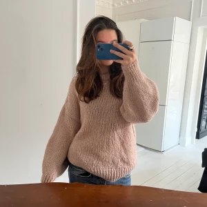 Zara stickad tröja!!! - Säljer denna superfina stickade tröjan som är ett måste till hösten!!! Den är från Zara och storleken är S💗