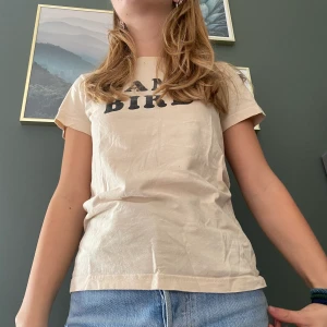 The bee & the fox - Säljer min t-shirt från bee and the fox då den är för liten💕