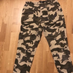 Army print pants.  - I bought these a year ago. I really like them. They are a size large and they fit really nice around the bum down to the calfs. They also make the bum look a little bit rounded. It also works to wear a belt with these pants