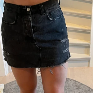 Jeanskjol i storlek 38💕 - Jeanskjol i storlek 38! I nyskick💕