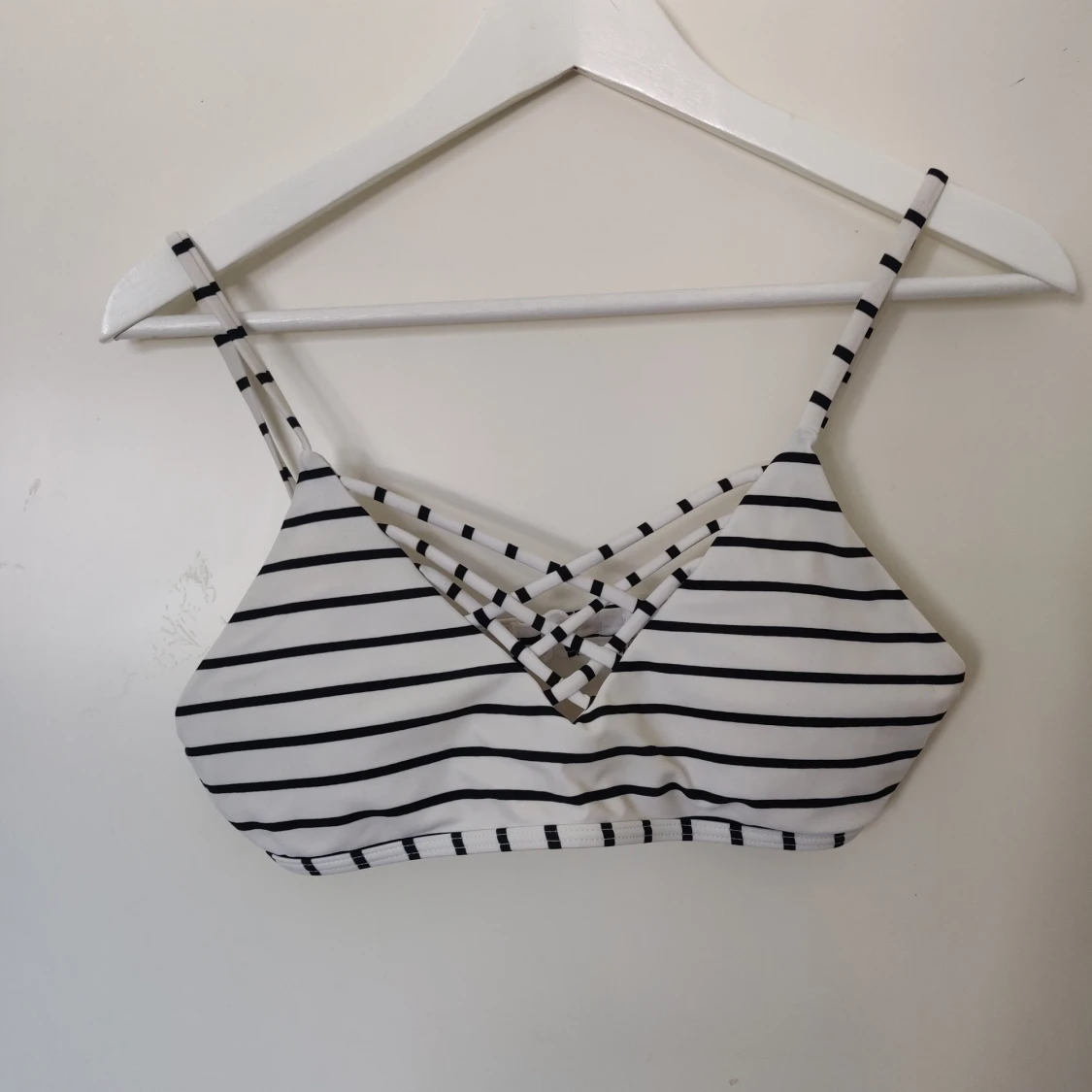 Sportig bikiniöverdel - 90