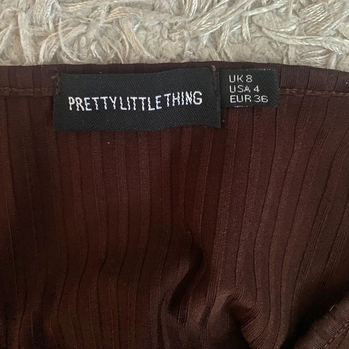 Brun ribbad långärmad top  - 91