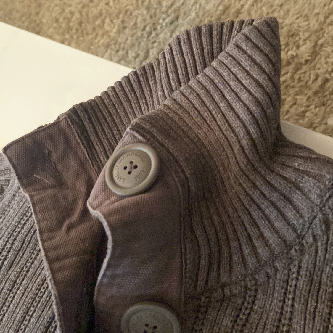 Brun kofta med krage  - 90