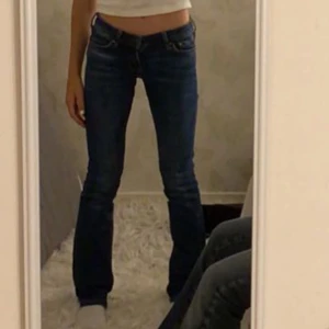 Low waist jeans - Low waist jeans från crocker, bra skick och passar någon som är ca 160-165💕 skriv vid frågor