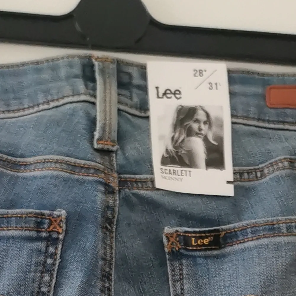 Lee scarlett cropped jeans, nya med lappar . Jeans & Byxor.