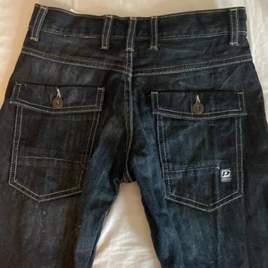 Lågmidjade jeans - Jättefina lågmidjade jeans som jag säljer pga att de är för små. Jag är 160 cm och skulle säga att de är lite korta på mig. 