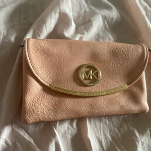 Mk rosa väska/plånbok - Har inte använt den på länge.