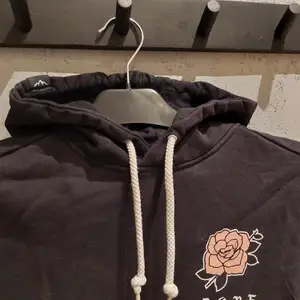 Fin dope hoddie använd några gånger men fint skicka, säljes då de inte kommer till användning längre 