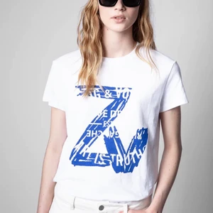 Zadig och voltaire t-shirt - Intressekoll på min Zadig t-shirt som är köpt för 950 kr i vintras. Den är i gott skick och har bara använt den ett fåtal gånger💓skriv privat för intresse.